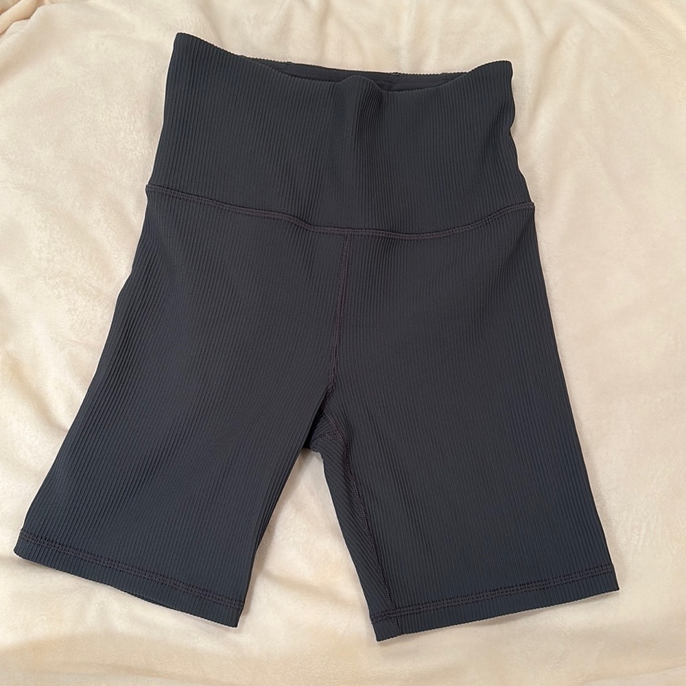 Athleta elation rib 7” short size small